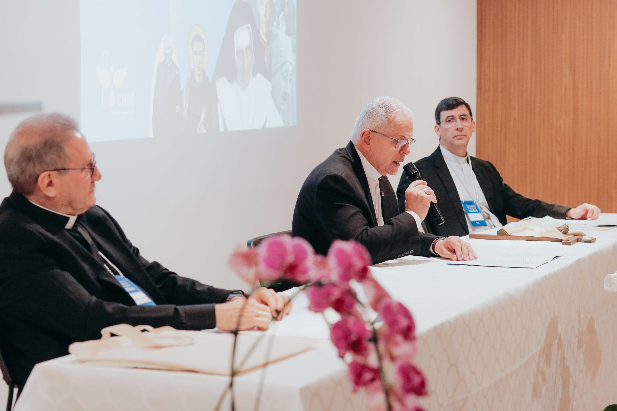 1º Encontro da Causa dos Santos no Brasil promovido pela CNBB reúne 70 participantes em reflexões sobre processos no país
