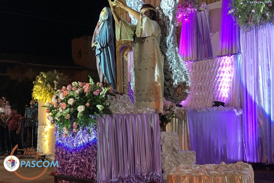 Te coroamos, oh mãe...