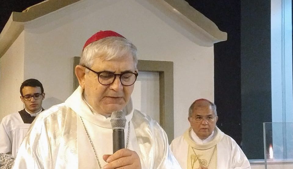 Dom Gilberto e Dom Fernando, juntos, celebrando a figura do Bom Pastor