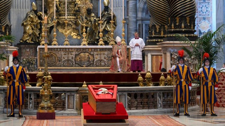 Em 25 de abril, o rito de fechamento do caixão do Papa Francisco
