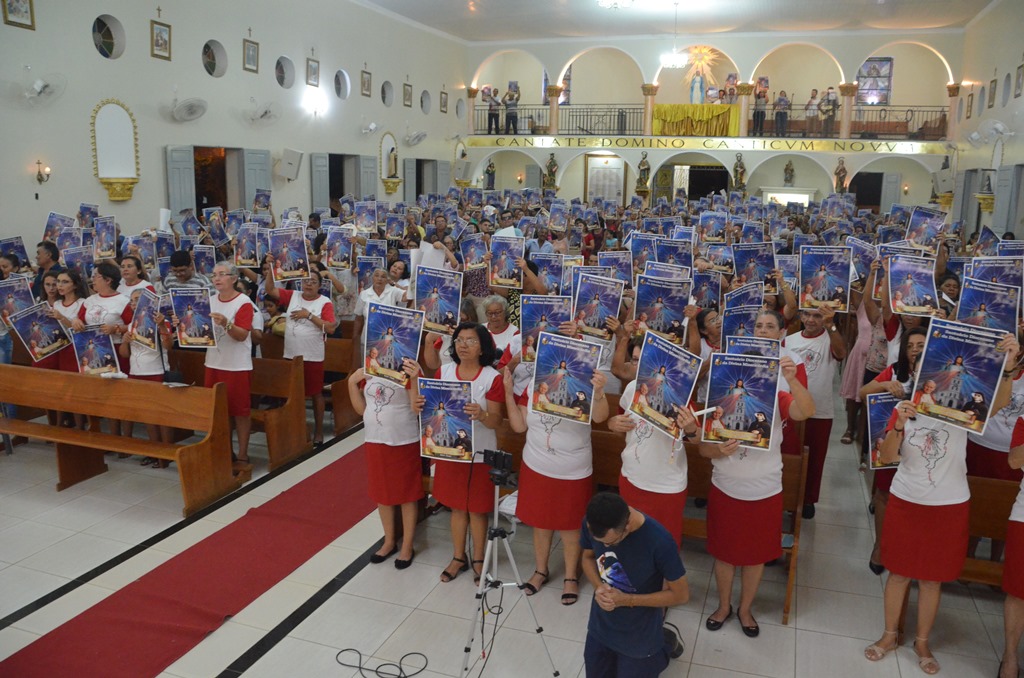 Romaria conclui a festa da Divina Misericórdia, em Barro